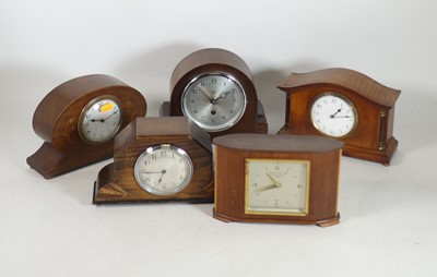 Lot 134 - A collection of mantel clocks, to include an...