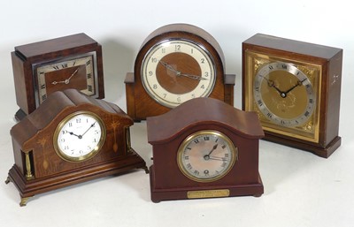 Lot 140 - A collection of mantel clocks, to include an...