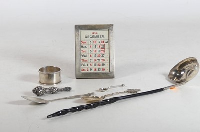 Lot 229 - A George III white metal toddy ladle, the bowl...
