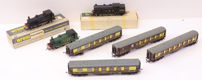 Lot 556 - A small collection of Wrenn 00 gauge to...