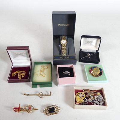 Lot 214 - A collection of jewellery, to include a fine...