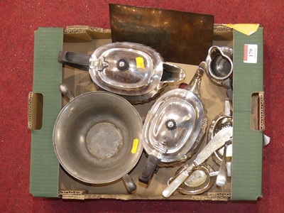 Lot 179 - A collection of metalware, to include a silver-...