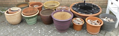 Lot 752 - A large collection of assorted plant pots,...