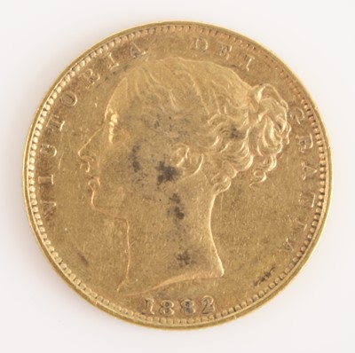 Lot 284 - Great Britain, 1882 gold full sovereign, obv:...