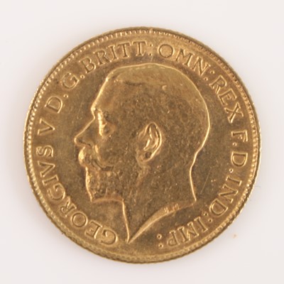 Lot 223 - Great Britain, 1912 gold half sovereign, obv:...