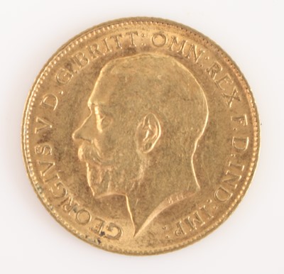 Lot 221 - Great Britain, 1915 gold half sovereign, obv:...