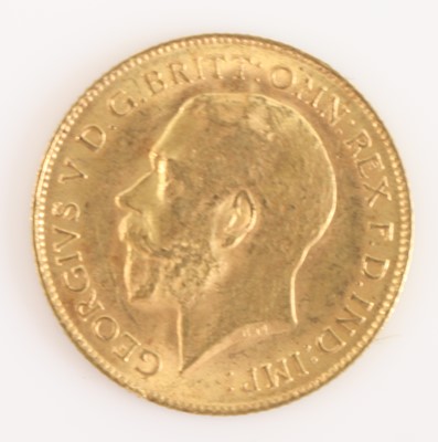 Lot 227 - Great Britain, 1915 gold half sovereign, obv:...