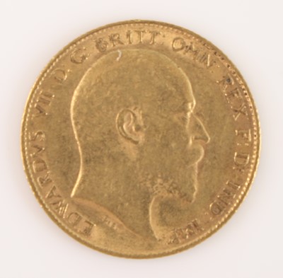 Lot 232 - Great Britain, 1910 gold half sovereign, obv:...