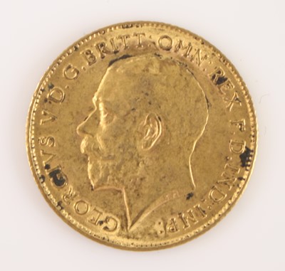 Lot 234 - Great Britain, 1915 gold half sovereign, obv:...