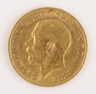 Lot 235 - Great Britain, 1911 gold half sovereign, obv:...