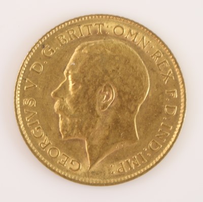 Lot 238 - Great Britain, 1914 gold half sovereign, obv:...