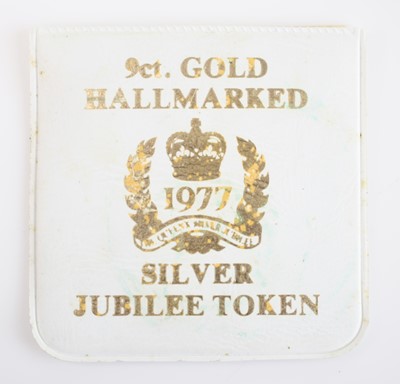 Lot 193 - Great Britain, 1977 Silver Jubilee 9ct gold...