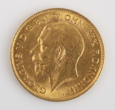 Lot 241 - Great Britain, 1914 gold half sovereign, obv:...