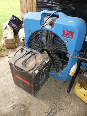Lot 453 - A large electric fan, and an electric site heater
