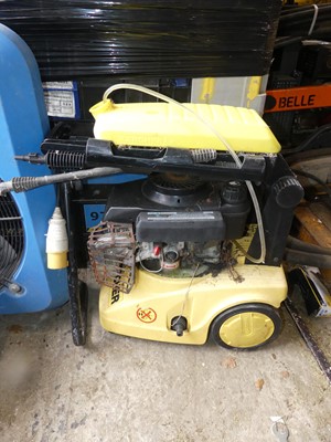 Lot 454 - A Karcher pressure washer
