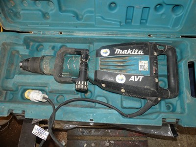 Lot 475 - A Makita HM1214C Big Breaker
