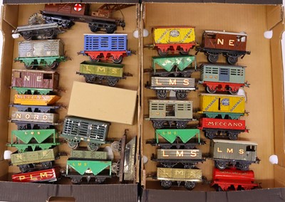 Lot 194 - Two trays containing various 0 gauge wagons,...