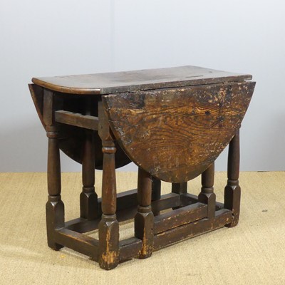 Lot 652 - An 18th century small joined oak gateleg...