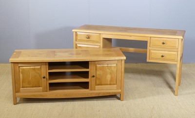 Lot 733 - A contemporary blond oak long media unit;...