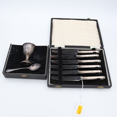 Lot 215 - A cased set of six George VI silver handled...