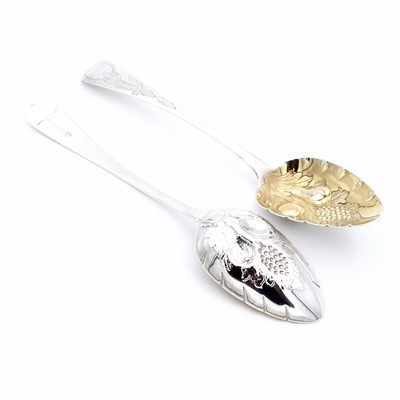 Lot 225 - A pair of George IV silver berry spoons,...