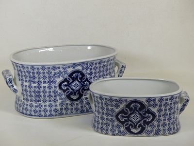 Lot 57 - A reproduction blue and white pottery footbath,...
