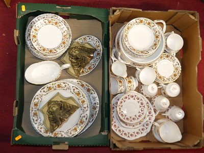 Lot 129 - A collection of ceramics to include a Royal...