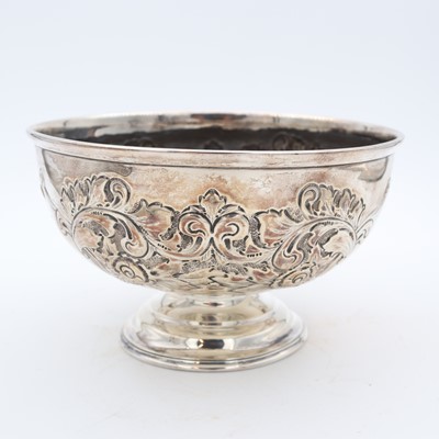 Lot 266 - An Edwardian silver table bowl, repousse...