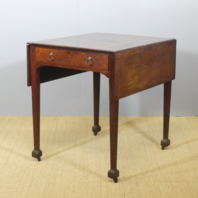 Lot 632 - A Regency mahogany and cross banded pembroke...