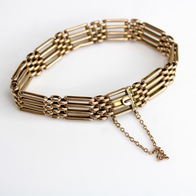 Lot 280 - A 9ct gold gatelink bracelet, with safety...