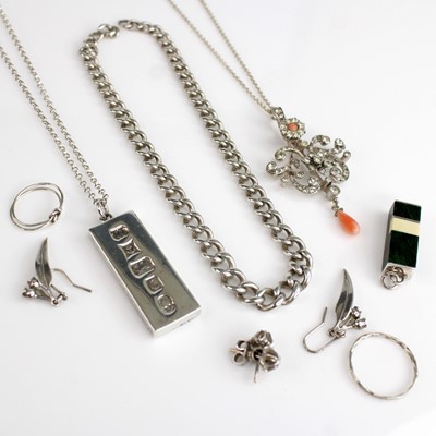 Lot 287 - Assorted costume jewellery, to include modern...