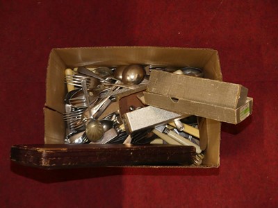 Lot 148 - A collection of flatware to include silver...