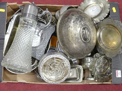 Lot 156 - A collection of metalware to include a silver...
