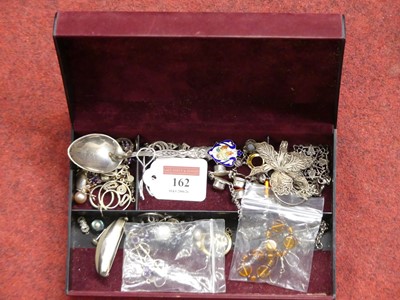 Lot 162 - A collection of assorted costume jewellery...