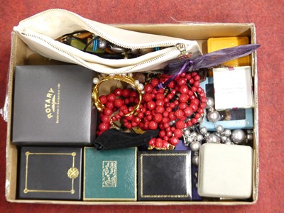 Lot 163 - A collection of assorted costume jewellery to...