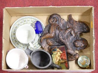 Lot 165 - A small collection of miscellaneous items to...