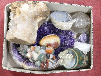 Lot 173 - A small collection of miscellaneous items, to...