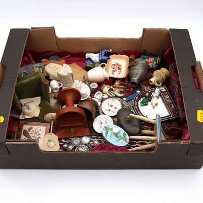 Lot 188 - A collection of assorted doll's house...