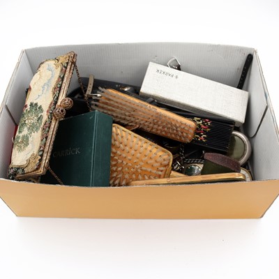 Lot 193 - A collection of miscellaneous items, to...