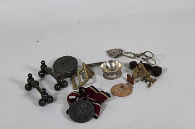 Lot 196 - A collection of miscellaneous items, to...