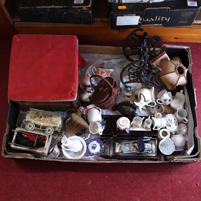 Lot 203 - A collection of assorted doll's house...