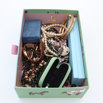Lot 248 - A collection of miscellaneous costume...