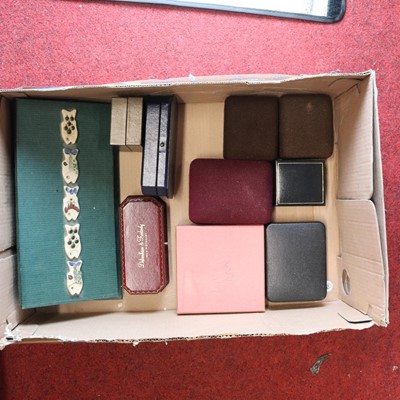Lot 260 - A collection of miscellaneous costume...