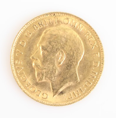 Lot 101 - Great Britain, 1915 gold half sovereign, obv:...