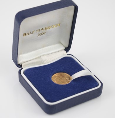 Lot 220 - Great Britain, 2000 gold half sovereign, obv:...