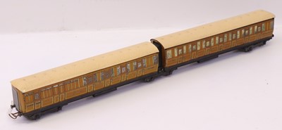 Lot 494 - Pre-war Hornby-Dublo D2 NE teak articulated...