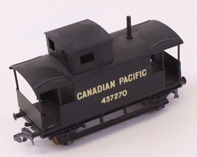 Lot 586 - D1 Hornby-Dublo ‘Canadian Pacific’ caboose...