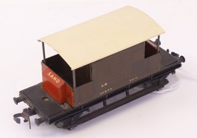 Lot 580 - Post-war Hornby-Dublo SR Goods brake van (E)