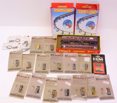 Lot 112 - A mixed lot: 2 x R909 Hornby Elevated Track...