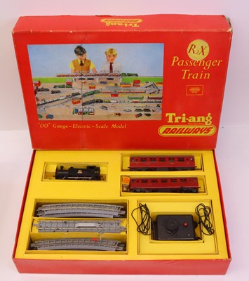 Lot 657 - Triang 00 Gauge R2X Passenger Train set...